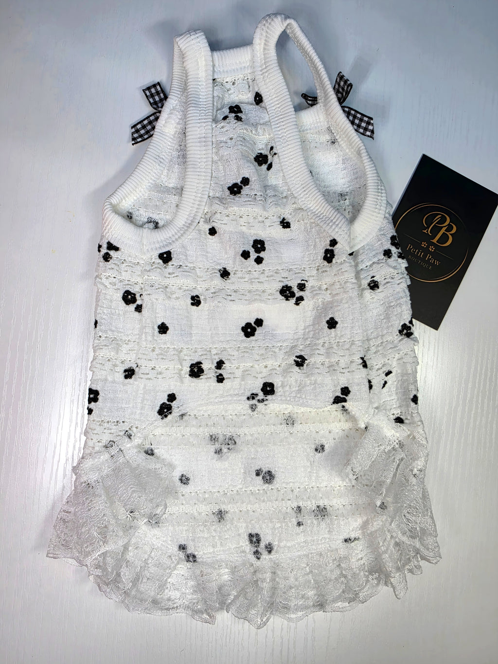 vestido tweed blanco con flores negras