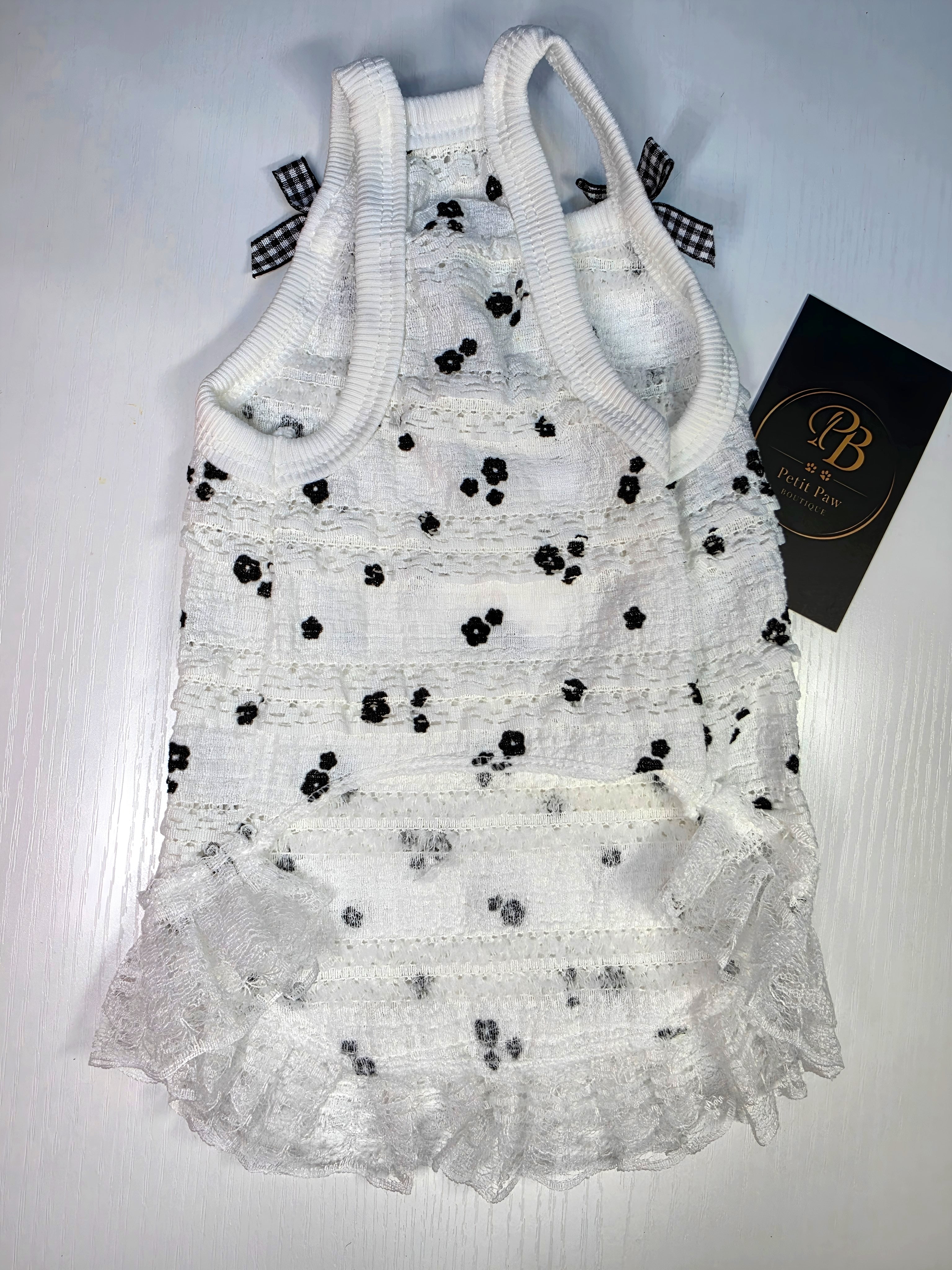 vestido tweed blanco con flores negras
