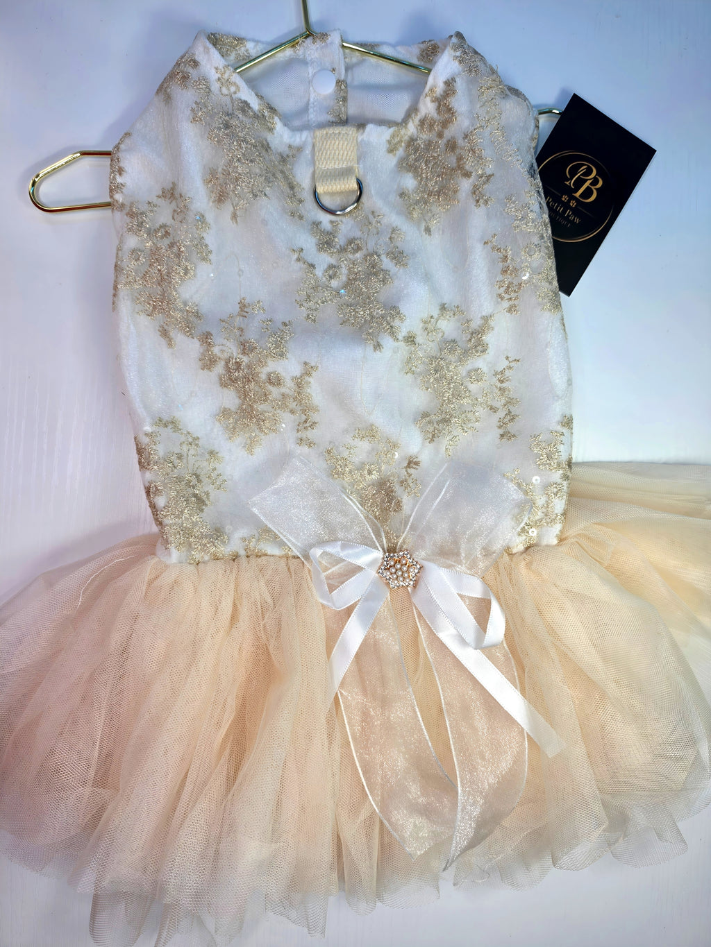 vestido de encaje dorado para perros