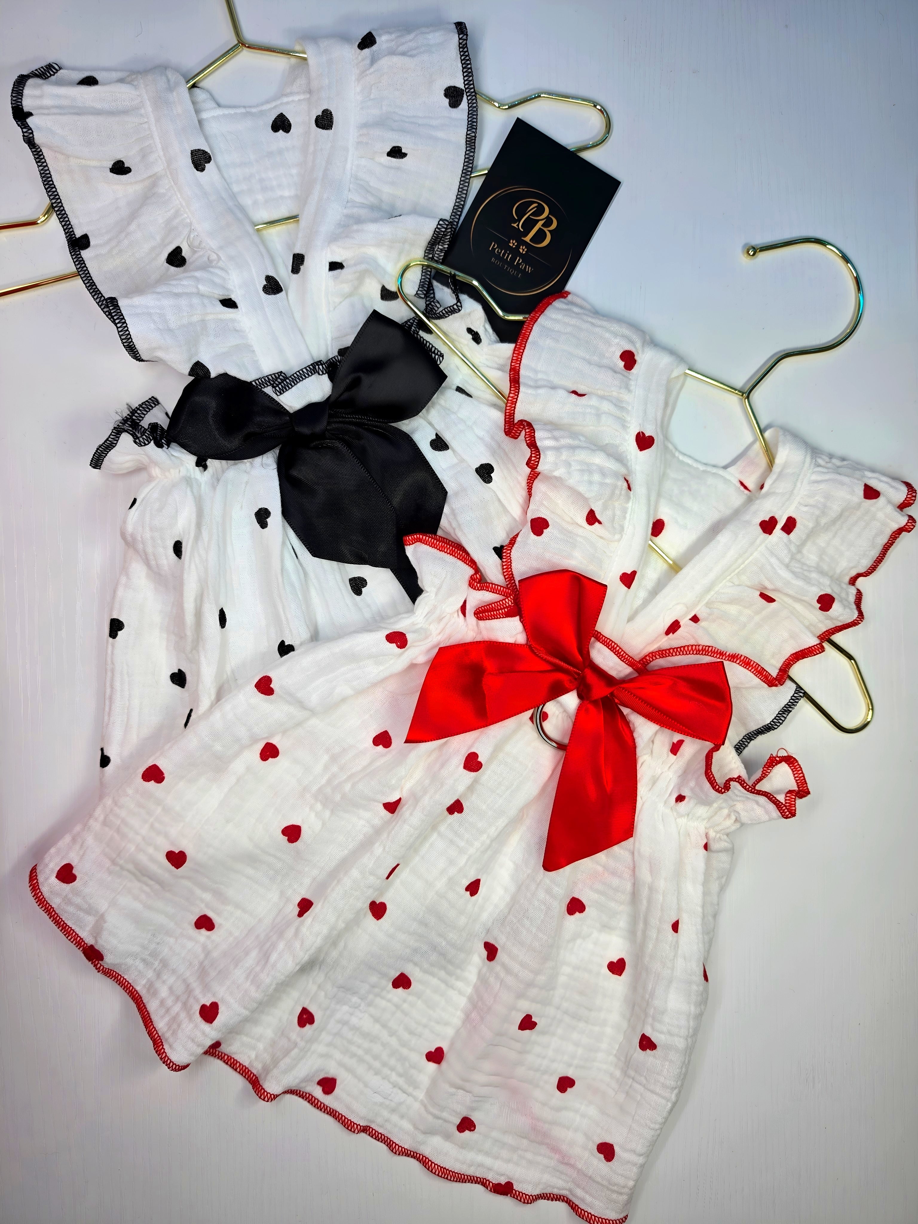 vestido de muselina con corazones para perros