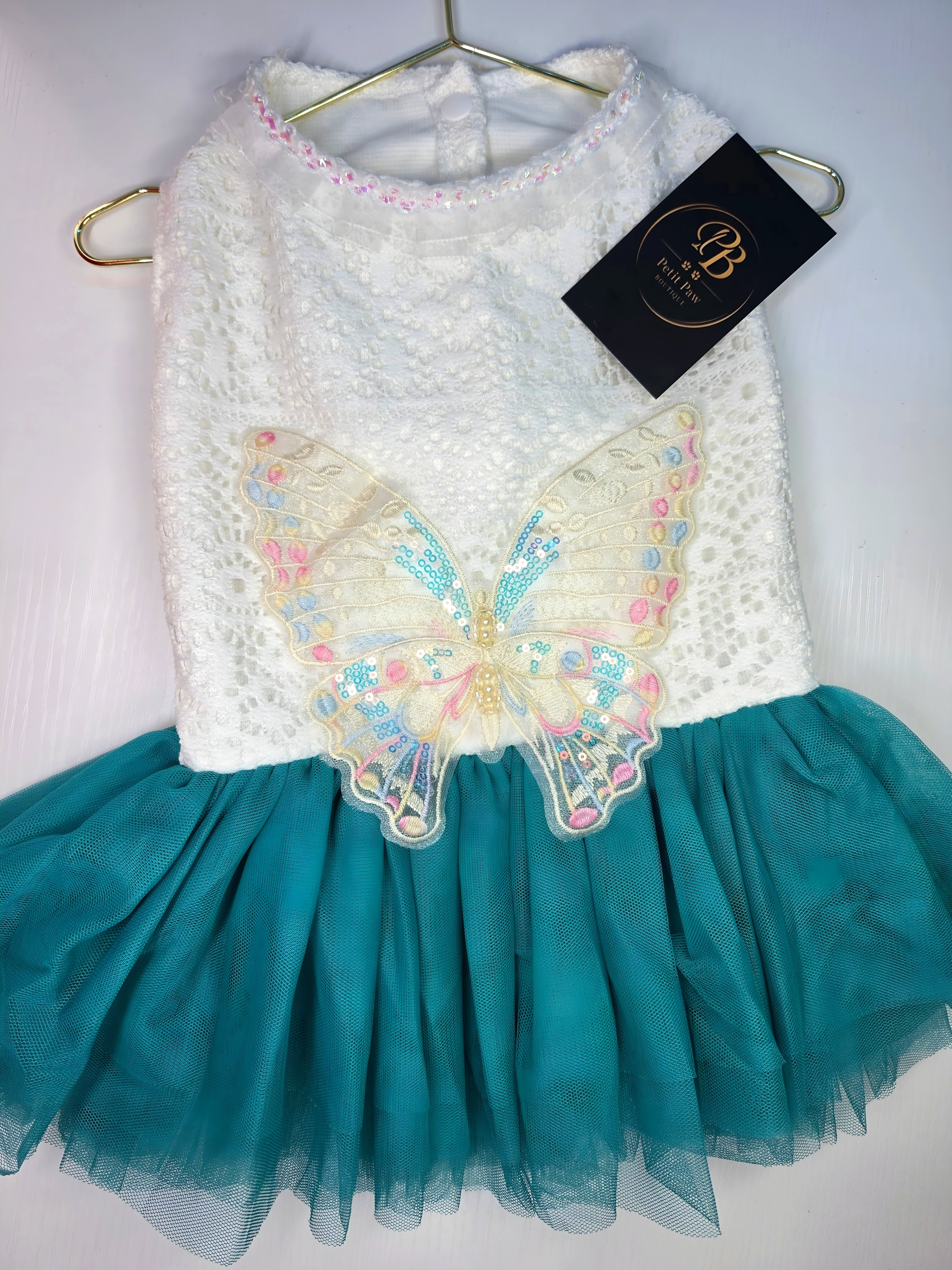 Vestido de Encaje con Mariposa Iridiscente y Tutú Language
